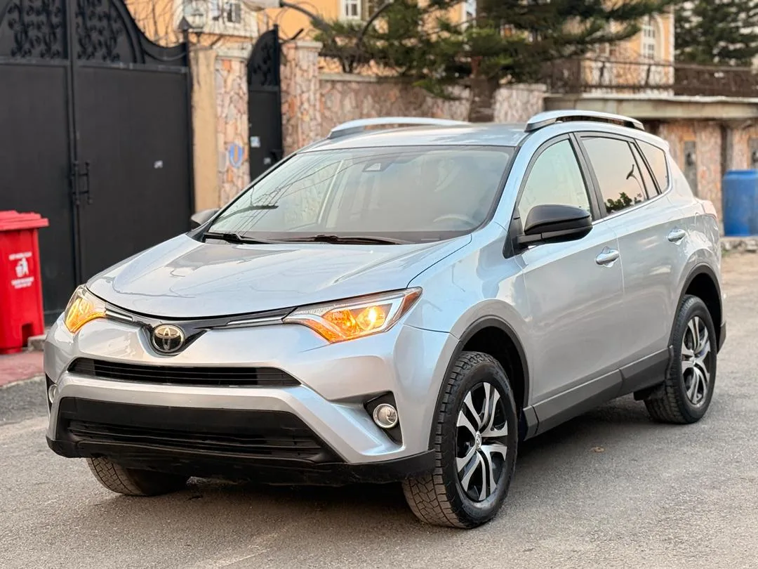 2018 Toyota Rav4  le